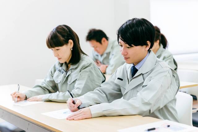 製造業で幅広い年齢層が活躍できる理由